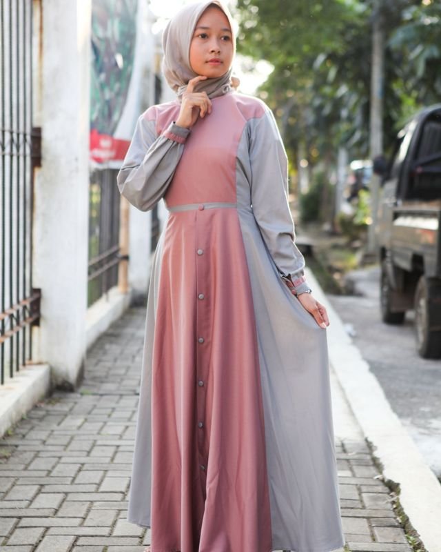 Gamis Rania dua warna dusty pink dan abu muda